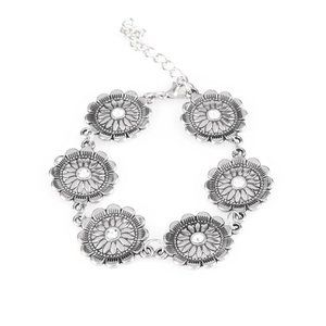Paparazzi Jewelry - Jewelry Funky Flower Child White Bracelet